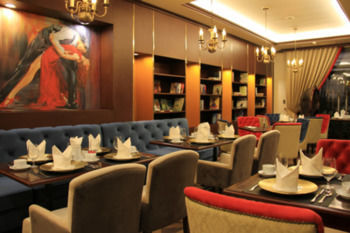 The Scarlett Boutique होटल